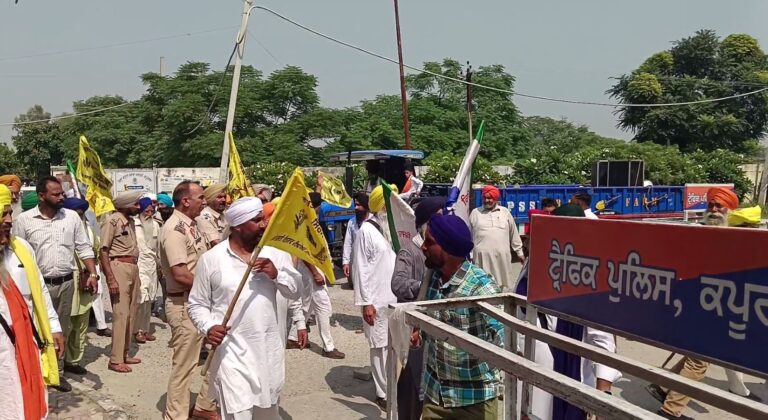 ਕਪੂਰਥਲਾ ’ਚ ਕਿਸਾਨਾਂ ਨੇ ਡੇਰਾ ਬਿਆਸ ਖਿਲਾਫ ਖੋਲ੍ਹਿਆ ਮੋਰਚਾ; ਦਰਿਆ ਦੇ ਵਹਾਅ ਨਾਲ ਛੇੜਛਾੜ ਦੇ ਲਾਏ ਇਲਜ਼ਾਮ; ਡੀਸੀ ਦਫਤਰ ਦਾ ਕੀਤਾ ਗਿਆ ਘਿਰਾਓ