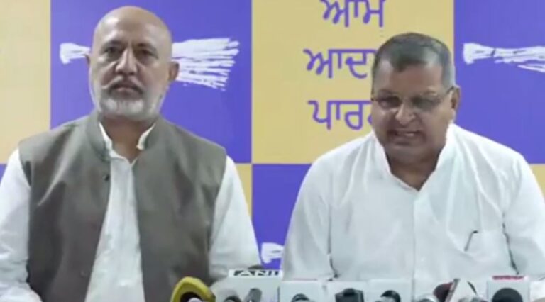 ਕਲਕੱਤਾ ਕਤਲ ਮਾਮਲੇ ’ਚ ਆਪ ਦੀ ਪ੍ਰੈੱਸ ਕਾਨਫਰੰਸ; ਘਟਨਾ ਨੂੰ ਸਰਕਾਰ ਨਾਲ ਜੋੜਣ ’ਤੇ ਚੁੱਕੇ ਸਵਾਲ; ਕਿਹਾ, ਸਿਆਸੀ ਰੋਟੀਆਂ ਸੇਕ ਰਹੇ ਨੇ ਕੁੱਝ ਲੋਕ