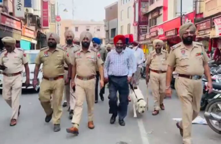 ਸ਼੍ਰੀ ਦਰਬਾਰ ਸਾਹਿਬ ਨੇੜਲੇ ਬਾਜ਼ਾਰਾਂ ਦੀ ਚੈਕਿੰਗ; ਤਿਉਹਾਰਾਂ ਦੇ ਮੱਦੇਨਜ਼ਰ ਰੱਖੀ ਜਾ ਰਹੀ ਚੌਕਸੀ