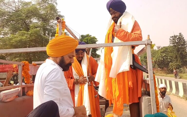 ਸ੍ਰੀ ਫਤਹਿਗੜ੍ਹ ਸਾਹਿਬ ਪਹੁੰਚਿਆ ਬਿਹਾਰ ਤੋਂ ਚੱਲਿਆ ਨਗਰ ਕੀਰਤਨ; ਵਿਧਾਇਕ ਦੀ ਅਗਵਾਈ ਹੇਠ ਆਪ ਵਲੰਟੀਅਰਾਂ ਵੱਲੋਂ ਸਵਾਗਤ