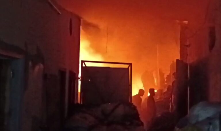 ਜਲੰਧਰ ’ਚ ਚੱਪਲ ਫੈਕਟਰੀ ਨੂੰ ਲੱਗੀ ਅੱਗ; ਫਾਇਰ ਬ੍ਰਿਗੇਡ ਨੇ ਪਾਇਆ ਕਾਬੂ