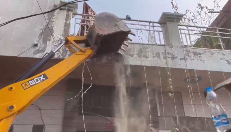 ਮੋਗਾ ’ਚ ਨਾਜਾਇਜ਼ ਉਸਾਰੀ ’ਤੇ ਚੱਲਿਆ ਪੀਲਾ ਪੰਜਾ; ਨਗਰ ਨਿਗਮ ਤੇ ਨਿਯਮਾਂ ਤੋਂ ਉਲਟ ਹੋਈ ਸੀ ਉਸਾਰੀ