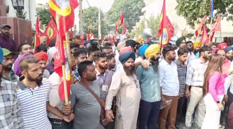ਲੁਧਿਆਣਾ ’ਚ ਬਿਜਲੀ ਮੰਤਰੀ ਦੇ ਘਰ ਅੱਗੇ ਧਰਨਾ; ਪਾਵਰਕਾਮ ਦੇ ਕੱਚੇ ਮੁਲਾਜ਼ਮਾਂ ਨੇ ਕੀਤੀ ਨਾਅਰੇਬਾਜ਼ੀ