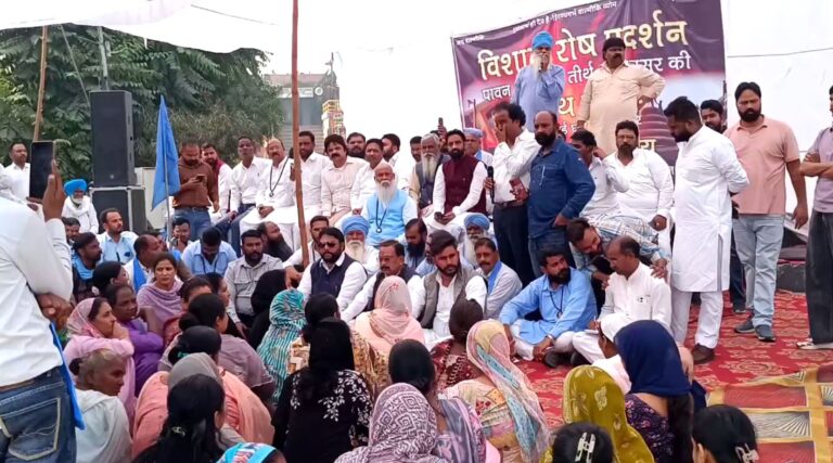 ਅੰਮ੍ਰਿਤਸਰ ਦੇ ਡੰਡਾਰੀ ਪੁਲ ਤੇ ਬਾਲਮੀਕੀ ਸਮਾਜ ਦਾ ਧਰਨਾ; ਤੀਰਥ ਵਿਖੇ ਝੰਡਾ ਲਗਾਉਣ ਨੂੰ ਲੈ ਕੇ ਵਧਿਆ ਵਿਵਾਦ; ਸੰਘਰਸ਼ ਪੰਜਾਬ ਪੱਧਰੀ ਕਰਨ ਦੀ ਦਿੱਤੀ ਚਿਤਾਵਨੀ