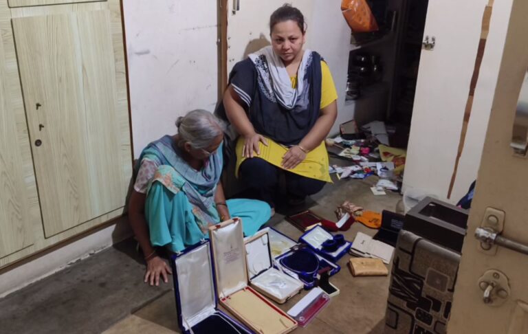 ਬਰਨਾਲਾ ’ਚ ਦਿਨ ਦਿਹਾੜੇ ਲੱਖਾਂ ਦੀ ਚੋਰੀ; ਘਰ ’ਚੋਂ 60 ਤੋਲੇ ਸੋਨਾ ਤੇ ਨਕਦੀ ਲੈ ਕੇ ਫਰਾਰ