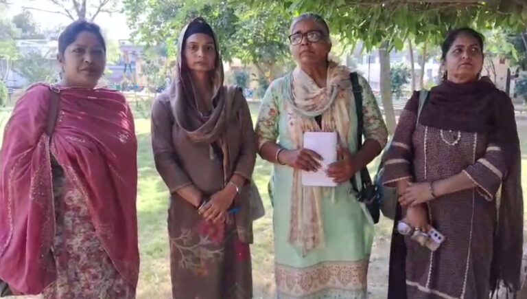 ਗੁਰਦਾਸਪੁਰ ਦੇ ਸਿੱਖਿਆ ਅਧਿਕਾਰੀ ’ਤੇ ਲੱਗੇ ਗੰਭੀਰ ਇਲਜ਼ਾਮ; ਮਹਿਲਾ ਅਧਿਆਪਕਾਵਾਂ ਨੇ ਪ੍ਰੇਸ਼ਾਨ ਕਰਨ ਦੀ ਕੀਤੀ ਸ਼ਿਕਾਇਤ;  ਡੈਮੋਕਰੇਟਿਕ ਟੀਚਰਜ਼ ਫਰੰਟ ਵੱਲੋਂ ਸੰਘਰਸ਼ ਦੀ ਚਿਤਾਵਨੀ