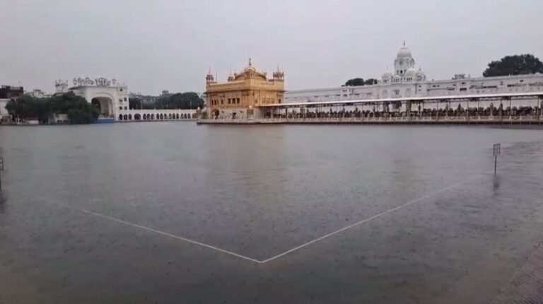 ਅੰਮ੍ਰਿਤਸਰ ’ਚ ਸਹੀ ਸਾਬਤ ਹੋਣ ਬਾਰਿਸ਼ ਦੀ ਭਵਿੱਖਬਾਣੀ; ਸਵੇਰ ਤੋਂ ਪੈ ਰਿਹਾ ਭਰਵਾਂ ਮੀਂਹ