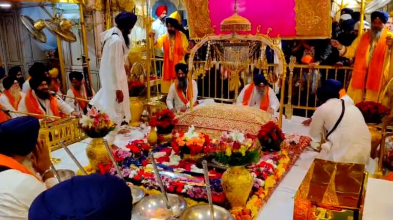 ਸ਼ਰਧਾ ਨਾਲ ਮਨਾਇਆ ਗੁਰੂ ਰਾਮਦਾਸ ਜੀ ਦਾ ਪ੍ਰਕਾਸ਼ ਪੁਰਬ;  ਦਰਬਾਰ ਸਾਹਿਬ ਵਿਖੇ ਪ੍ਰਕਾਸ਼ ਪੁਰਬ ਮੌਕੇ ਅਲੌਕਿਕ ਦ੍ਰਿਸ਼