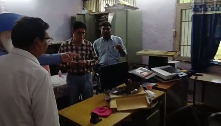 ਹੁਸ਼ਿਆਰਪੁਰ ਸਿਵਲ ਸਰਜਨ ਦਫਤਰ ’ਤੇ ਚੋਰਾਂ ਦਾ ਧਾਵਾਂ; 5 ਦਿਨਾਂ ਦੌਰਾਨ ਹੋ ਚੁੱਕੀਆਂ ਨੇ ਪੰਜ ਦੇ ਕਰੀਬ ਚੋਰੀਆਂ; 2 ਏਸੀ, 4 ਪੱਖੇ, 3 ਕਪਿਉਟਰ ਤੇ ਹੋਰ ਸਮਾਨ ਚੋਰੀ