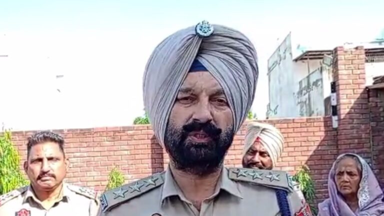 ਅੰਮ੍ਰਿਤਸਰ ’ਚ ਜ਼ਮੀਨੀ ਵਿਵਾਦ ਨੂੰ ਲੈ ਕੇ ਤਣਾਅ; ਇਕ ਦੂਜੇ ਤੇ ਧੱਕੇ ਦੇ ਲਾਏ ਇਲਜ਼ਾਮ; ਪੁਲਿਸ ਰੱਖ ਰਹੀ ਨਜ਼ਰ