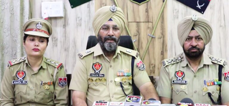 ਅੰਮ੍ਰਿਤਸਰ ਪੁਲਿਸ ਵੱਲੋਂ ਲੁਟੇਰਾ ਗਰੋਹ ਦਾ ਪਰਦਾਫਾਸ਼; 4 ਮੈਂਬਰਾਂ ਨੂੰ ਫੋਨ ਐਕਟਿਵਾ ਸਮੇਤ ਕੀਤਾ ਗ੍ਰਿਫਤਾਰ