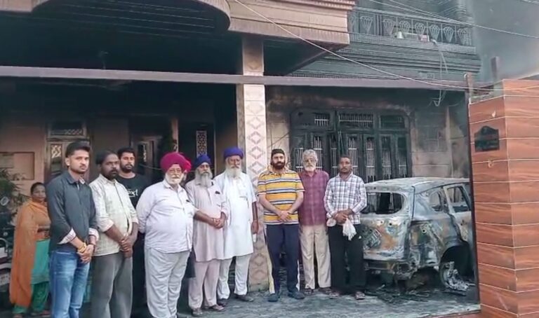 ਤਰਨ ਤਾਰਨ ’ਚ ਪਟਾਕਿਆਂ ਕਾਰਨ ਕਾਰ ਨੂੰ ਅੱਗ; 18 ਲੱਖ ਕੀਮਤ ਦੀ ਕਾਰ ਸੜ ਕੇ ਸੁਆਹ; ਕਾਰ ਮਾਲਕ ਵੱਲੋਂ ਮੁਆਵਜੇ ਦੀ ਮੰਗ