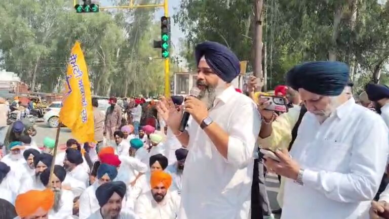 ਤਰਨ ਤਾਰਨ ਪੁਲਿਸ ਖਿਲਾਫ ਅਕਾਲੀ ਦਲ ਦਾ ਧਰਨਾ; ਅਕਾਲੀ ਵਰਕਰਾਂ ਖਿਲਾਫ ਝੂਠੇ ਪਰਚੇ ਦੇ ਲਾਏ ਇਲਜ਼ਾਮ