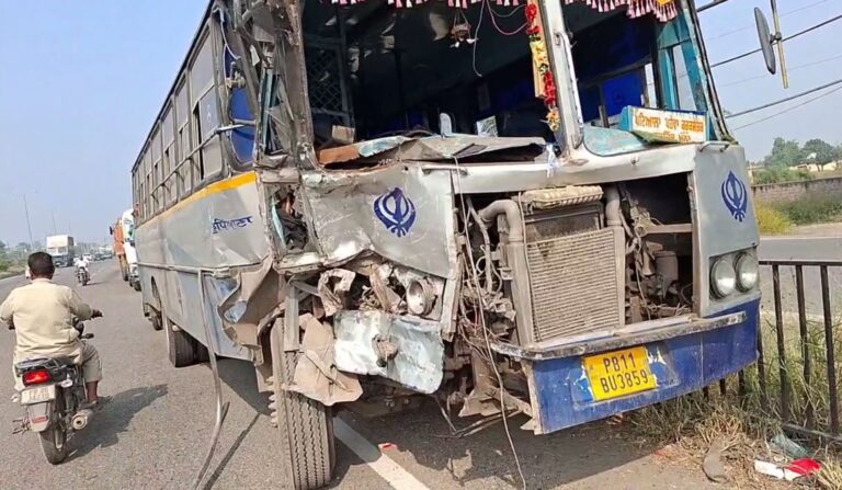 ਖੰਨਾ ’ਚ ਰੋਡਵੇਜ ਬੱਸ ਦੀ ਟਰਾਲੇ ਨਾਲ ਟੱਕਰ; 22 ਤੋਂ ਵਧੇਰੇ ਯਾਤਰੀਆਂ ਦੇ ਲੱਗੀਆਂ ਸੱਟਾਂ; ਪੁਲਿਸ ਕਰ ਰਹੀ ਮਾਮਲੇ ਦੀ ਜਾਂਚ