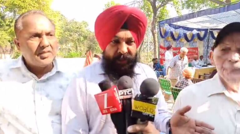 ਰੋਪੜ ’ਚ ਬਿਜਲੀ ਮੁਲਾਜ਼ਮਾਂ ਦਾ ਸਰਕਾਰ ਖਿਲਾਫ਼ ਪ੍ਰਦਰਸ਼ਨ; ਬਿਜਲੀ ਬੋਰਡ ਦੀਆਂ ਜ਼ਮੀਨਾਂ ਵੇਚਣ ਖਿਲਾਫ਼ ਕੀਤੀ ਨਾਅਰੇਬਾਜ਼ੀ