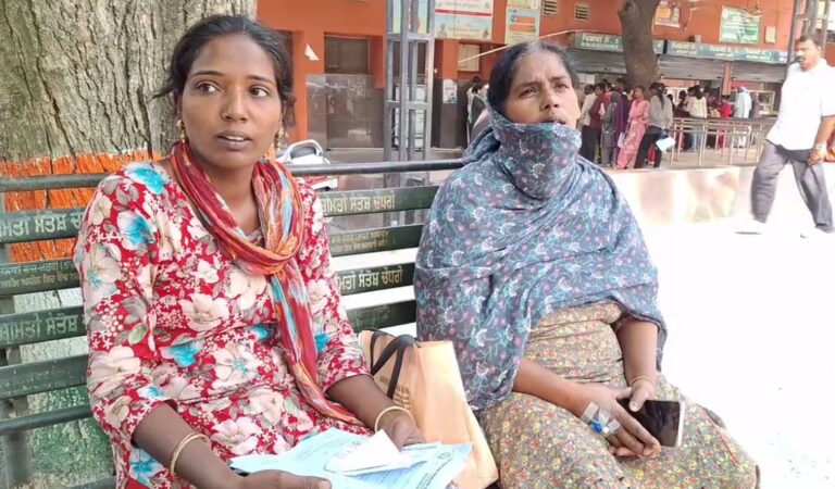 ਹੁਸ਼ਿਆਰਪੁਰ ’ਚ ਵਿਧਵਾ ਔਰਤ ਨਾਲ ਕੁੱਟਮਾਰ; ਮਿੱਟੀ ਚੁੱਕਣ ’ਤੇ ਥਾਣੇ ਬੁਲਾ ਕੇ ਕੀਤਾ ਦੁਰਵਿਵਹਾਰ; ਪੁਲਿਸ ’ਤੇ ਧਨਾਢਾਂ ਦੀ ਸ਼ਹਿ ’ਤੇ ਧੱਕੇ ਦੇ ਇਲਜ਼ਾਮ