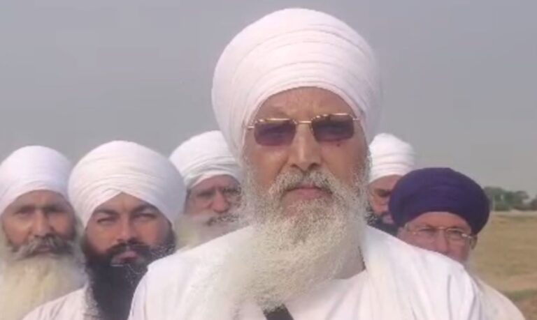 ਤਰਨ ਤਾਰਨ ਦੇ ਮੰਡ ਖੇਤਰ ਪਹੁੰਚੇ ਬਾਬਾ ਲਖਬੀਰ ਸਿੰਘ; ਹੜ੍ਹਾਂ ਨਾਲ ਹੋਏ ਨੁਕਸਾਨ ਦਾ ਲਿਆ ਜਾਇਜ਼ਾ; ਡੀਜ਼ਲ ਤੇ ਕਣਕ ਬੀਜ ਦੀ ਕੀਤੀ ਜਾਵੇਗੀ ਸੇਵਾ