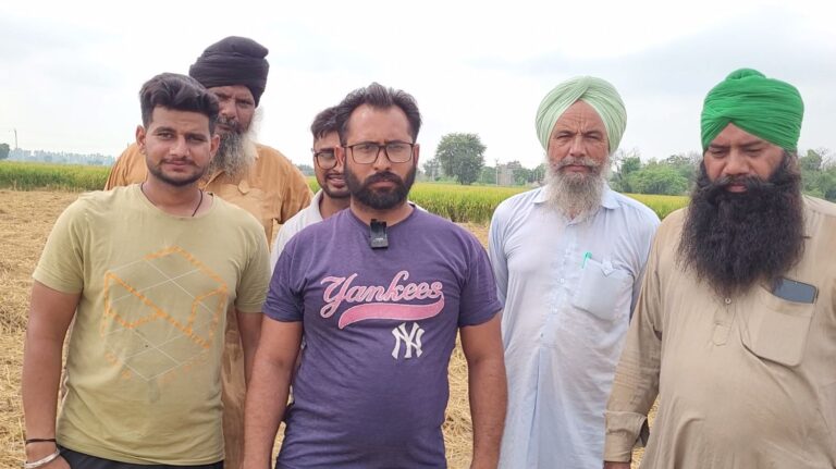 ਸੰਗਰੂਰ ਪ੍ਰਸ਼ਾਸਨ ਅੱਗੇ ਕਿਸਾਨਾਂ ਦੀ ਫਰਿਆਦ; ਖੇਤਾਂ ’ਚੋਂ ਪਰਾਲੀ ਚੁੱਕਣ ਦੀ ਕੀਤੀ ਮੰ; ਬੇਲਰ ਵਾਲਿਆਂ ’ਤੇ ਪਰਾਲੀ ਨਾ ਚੁੱਕਣ ਦੇ ਇਲਜ਼ਾਮ