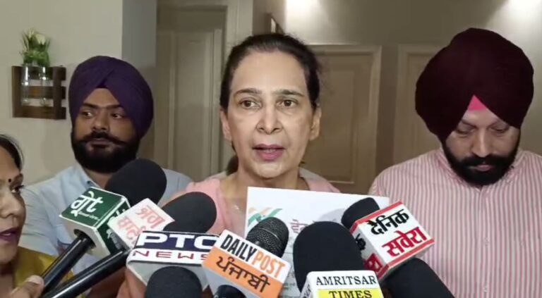 ਅੰਮ੍ਰਿਤਸਰ ’ਚ ਭਾਜਪਾ ’ਤੇ ਵਰ੍ਹੇ ਨਵਜੋਤ ਸਿੱਧੂ; ਵੋਟ ਚੋਰ ਗੱਦੀ ਛੋੜ ਪੋਸਟਰ ਫੜ ਕੇ ਕੀਤੇ ਹਮਲੇ