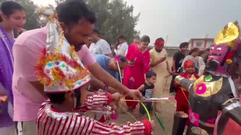 ਅੰਮ੍ਰਿਤਸਰ ਦੇ ਦੁਰਗਿਆਣਾ ਮੰਦਿਰ ’ਚ ਸ਼ਰਧਾਲੂਆਂ ਦੀ ਭੀੜ; ਦੁਸਹਿਰਾ ਗਰਾਊਂਡ ’ਚ ਜਮ੍ਹਾਂ ਹੋ ਰੇਹ ਸ਼ਰਧਾਲੂ ਤੇ ਸੈਲਾਨੀ