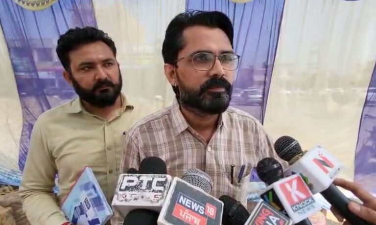 ਮੁਕਤਸਰ ਡੀਸੀ ਵੱਲੋਂ ਮਲੋਟ ਮੰਡੀ ਦਾ ਦੌਰਾ; ਵਾਪਸ ਮੋੜੀ ਨਮੀ ਵਾਲੇ ਝੋਨੇ ਦੀ ਟਰਾਲੀ