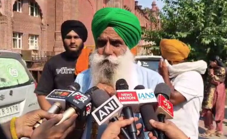 ਅੰਮ੍ਰਿਤਸਰ ਪਹੁੰਚੇ ਕਿਸਾਨ ਆਗੂ ਜਗਜੀਤ ਡੱਲੇਵਾਲ; ਕਿਸਾਨੀ ਮਸਲਿਆਂ ਨੂੰ ਲੈ ਕੇ ਪ੍ਰਸ਼ਾਸਨ ਨੂੰ ਮੰਗ ਪੱਤਰ