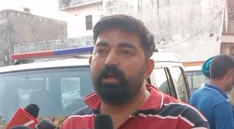 ਬਟਾਲਾ ’ਚ ਦਿਵਾਲੀ ਤੋਂ ਪਹਿਲਾਂ ਫਾਇਰਿੰਗ; ਸਲੂਨ ਦੇ ਬਾਹਰ ਗੋਲੀਆਂ ਚਲਾ ਕੇ ਫਰਾਰ; ਪੁਲਿਸ ਨੇ ਮੌਕੇ ’ਤੇ ਪਹੁੰਚ ਜਾਂਚ ਕੀਤੀ ਸ਼ੁਰੂ