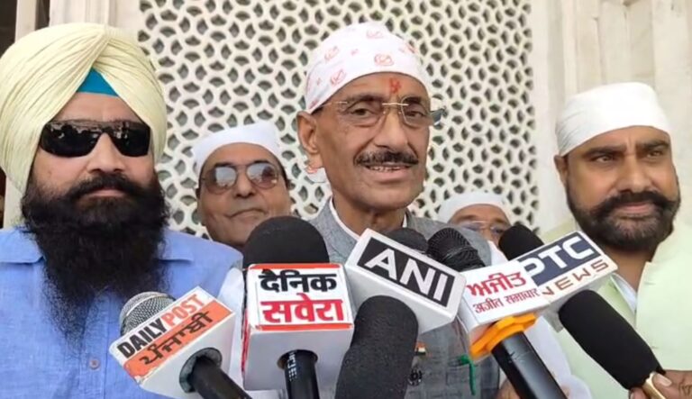 ਦਰਬਾਰ ਸਾਹਿਬ ਨਤਮਸਤਕ ਹੋਏ ਕੇਂਦਰੀ ਮੰਤਰੀ ਸੰਜੇ ਸੇਠ; ਗੁਰੂ ਘਰ ਮੱਥਾ ਟੇਕ ਕੇ ਸਰਬੱਤ ਦੇ ਭਲੇ ਦੀ ਕੀਤੀ ਅਰਦਾਸ