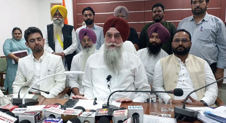 ਮੋਗਾ ’ਚ ਸਪੀਕਰ ਕੁਲਤਾਰ ਸੰਧਵਾਂ ਦੀ ਅਧਿਕਾਰੀਆਂ ਨਾਲ ਮੀਟਿੰਗ; ਨਸ਼ਿਆਂ ਦੇ ਖਾਤਮੇ ਲਈ ਚੁੱਕੇ ਜਾ ਰਹੇ ਕਦਮਾਂ ਦਾ ਜਾਇਜ਼ਾ