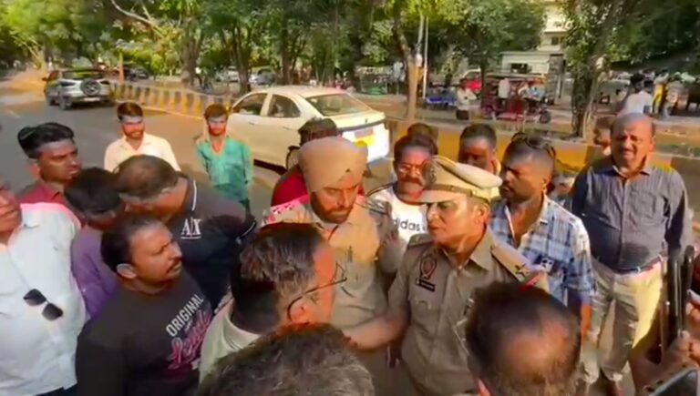 ਜਲੰਧਰ ’ਚ ਮੁਸਲਿਮ ਭਾਈਚਾਰੇ ਦੇ ਪ੍ਰਦਰਸ਼ਨ ਦੌਰਾਨ ਹੰਗਾਮਾ; ਰਾਹਗੀਰ ਵੱਲੋਂ ਜੈ ਸ਼੍ਰੀ ਰਾਮ ਕਹਿਣ ’ਤੇ ਬਣਿਆ ਤਣਾਅ; ਪੁਲਿਸ ਨੇ ਸ਼ਾਂਤ ਕਰਵਾਇਆ ਮਾਮਲਾ