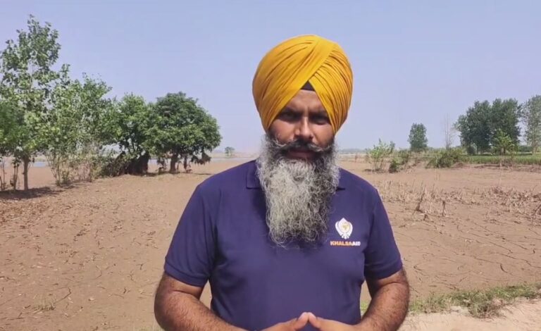 ਤਰਨ ਤਾਰਨ ਦੇ ਹੜ੍ਹ ਪੀੜਤਾਂ ਲਈ ਮਸੀਹਾ ਬਣੀ ਖਾਲਸਾ ਏਡ; ਪਿੰਡ ਗੁਰਚੱਕ ਦੀਆਂ ਜ਼ਮੀਨਾਂ ਅਬਾਦ ਕਰਨ ਦਾ ਚੁੱਕਿਆ ਬੀੜਾ; ਟਰੈਕਟਰ ਤੇ ਹੋਰ ਸਾਧਨ ਮੁਹੱਈਆ ਕਰਵਾਉਣ ਦੀ ਅਪੀਲ