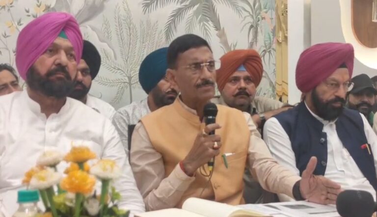 ਫਿਰੋਜ਼ਪੁਰ ਪਹੁੰਚੇ ਕੇਂਦਰੀ ਰਾਜ ਮੰਤਰੀ ਸੰਜੇ ਸੇਠ; ਹੁਸੈਨੀਵਾਲਾ ਬਾਰਡਰ ਦੇ ਸ਼ਹੀਦਾਂ ਨੂੰ ਕੀਤਾ ਨਮਨ