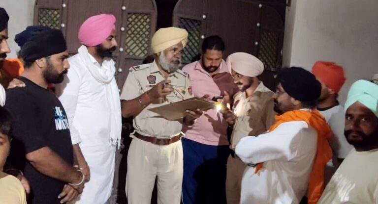 ਫਿਰੋਜ਼ਪੁਰ ਦੇ ਪਿੰਡ ਕੜਮਾਂ ਵਿਖੇ ਵੱਡਾ ਧਮਾਕਾ; ਘਰ ਅੰਦਰ ਰੱਖੀ ਪੌਟਾਸ ਨੂੰ ਲੱਗੀ ਅੱਗ; ਦੋ ਘਰਾਂ ਦੀਆਂ ਛੱਤਾਂ ਨੂੰ ਨੁਕਸਾਨ, ਪਤੀ-ਪਤਨੀ ਜ਼ਖਮੀ