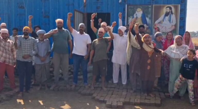 ਗੁਰਦਾਸਪੁਰ ’ਚ ਸਰਪੰਚ ’ਤੇ ਬੇਅਦਬੀ ਦੇ ਇਲਜ਼ਾਮ; ਸਰਪੰਚ ਨੇ ਦੋਸ਼ ਨਕਾਰੇ, ਪੁਲਿਸ ਕਰ ਰਹੀ ਜਾਂਚ