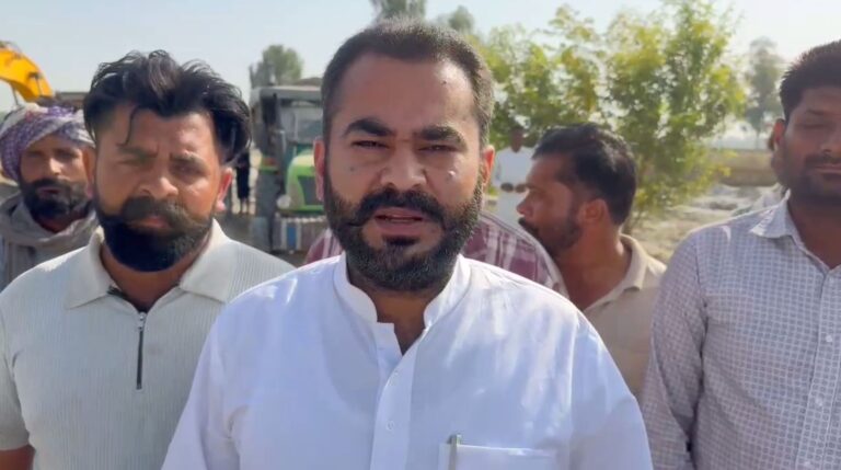 ਫਾਜਿਲਕਾ ’ਚ ਰੇਤਾਂ ਚੁੱਕਣ ਦਾ ਕੰਮ ਜਾਰੀ; ਵਿਧਾਇਕ ਸਵਨਾ ਨੇ ਲਿਆ ਜਾਇਜ਼ਾ