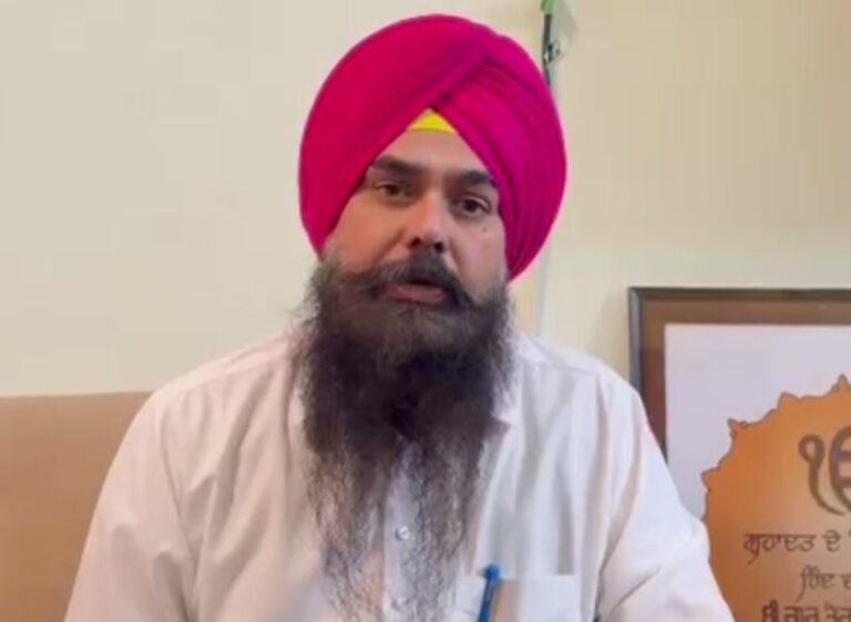 ਆਪ ਸਾਂਸਦ ਮਾਲਵਿੰਦਰ ਕੰਗ ਦਾ ਕਾਂਗਰਸ ’ਤੇ ਹਮਲਾ; ਭਾਈ ਜੇਤਾ ਜੀ ਦੀ ਤਸਵੀਰ ਦੀ ਬੇਅਦਬੀ ਦੇ ਇਲਜ਼ਾਮ; ਉਪ ਚੋਣ ਦੌਰਾਨ ਲਗਾਏ ਪੋਸਟਰ ’ਤੇ ਚੁੱਕੇ ਸਵਾਲ