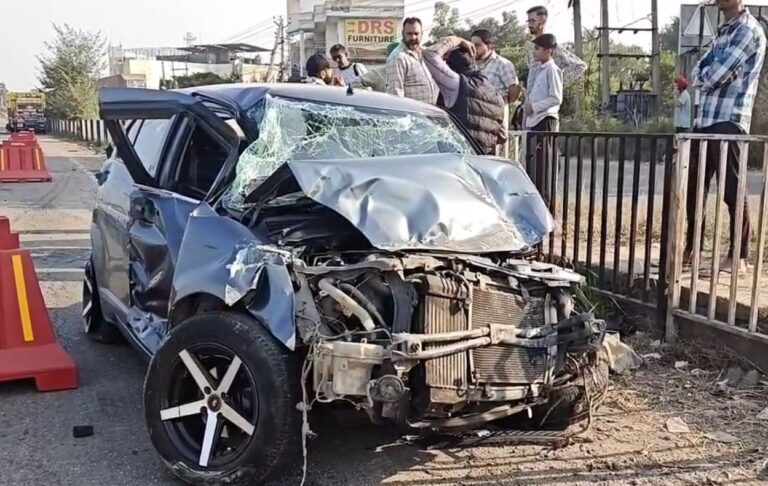 ਜਲੰਧਰ ’ਚ ਬੱਸ ਤੇ ਕਾਰ ਵਿਚਾਲੇ ਭਿਆਨਕ ਟੱਕਰ; ਕਾਰ ਪੂਰੀ ਤਰ੍ਹਾਂ ਤਬਾਹ, ਜਾਨੀ ਨੁਕਸਾਨ ਤੋਂ ਬਚਾਅ
