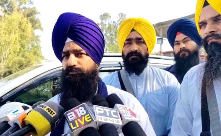 ਪਾਕਿਸਤਾਨ ਤੋਂ ਵਾਪਸ ਪਰਤੇ ਜਥੇਦਾਰ ਕੁਲਦੀਪ ਸਿੰਘ ਗੜਗੱਜ; ਜਥੇਦਾਰ ਸਮੇਤ ਗੁਰਪੁਰਬ ਮਨਾਉਣ ਲਈ ਗਏ ਸੀ ਪਾਕਿਸਤਾਨ; ਦੋਵੇਂ ਸਰਕਾਰਾਂ ਤੋਂ ਕਰਤਾਰਪੁਰ ਲਾਘਾ ਖੋਲ੍ਹਣ ਦੀ ਕੀਤੀ ਮੰਗ