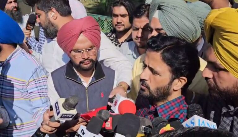 ਪੰਜਾਬ ਯੂਨੀਵਰਸਿਟੀ ਵਿਦਿਆਰਥੀਆਂ ਦੀ ਵੀਸੀ ਨਾਲ ਮੀਟਿੰਗ; ਵਿਦਿਆਰਥੀਆਂ ਨੇ ਅੱਗੇ ਰੱਖੀਆਂ ਆਪਣੀਆਂ ਮੰਗਾਂ; ਵੀਸੀ ਵੱਲੋਂ ਮੰਗਾਂ ਮੰਨਣ ਦਾ ਭਰੋਸਾ