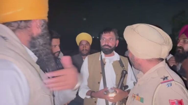 ਫਿਰੋਜ਼ਪੁਰ ’ਚ ਸ਼ਰਾਬੀ ਪੁਲਿਸ ਮੁਲਾਜ਼ਮ ਦਾ ਹੰਗਾਮਾ; ਗੱਡੀ ਮਾਰਨ ਬਾਅਦ ਝਾੜਿਆ ਪੁਲਸੀਆ ਰੋਹਬ; ਅਖੇ, ਮੈਂ ਗੰਨਮੈਨ ਲੱਗਿਆ ਹਾਂ, ਇਕ ਪੈੱਗ ਹੀ ਲਾਈ ਐ ਸ਼ਰਾਬ