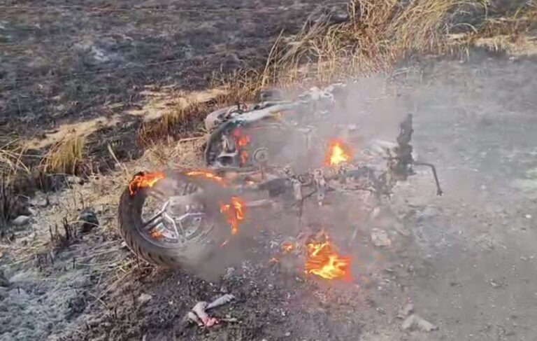 ਜਲਾਲਾਬਾਦ ’ਚ ਪਰਾਲੀ ਦੀ ਅੱਗ ਕਾਰਨ ਹਾਦਸਾ; ਅੱਗ ਦੀ ਲਪੇਟ ਆਉਣ ਕਾਰਨ ਸੜਿਆ ਸਕੂਟਰ; ਵਿਦਿਆਰਥਣਾਂ ਦੀ ਮੁਸ਼ਕਲ ਨਾਲ ਬਚੀ ਜਾਨ