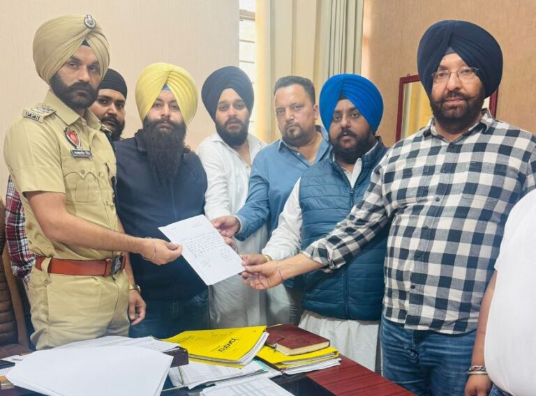 ਜਲੰਧਰ ਦੀਆਂ ਸਿੱਖ ਜਥੇਬੰਦੀਆਂ ਦੀ ਪੁਲਿਸ ਕੋਲ ਸ਼ਿਕਾਇਤ; ਅਪਸ਼ਬਦ ਬੋਲਣ ਵਾਲੀ ਪਰਵਾਸੀ ਔਰਤ ਖਿਲਾਫ਼ ਮੰਗੀ ਕਾਰਵਾਈ; ਧਰਨੇ ਦੌਰਾਨ ਪਟਨਾ ਸਾਹਿਬ ਬਾਰੇ ਬੋਲੇ ਗਏ ਸੀ ਅਪਸ਼ਬਦ