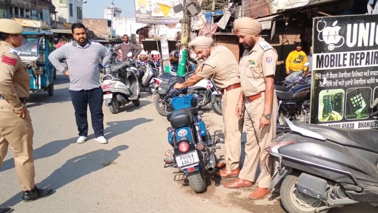 ਧਾਰੀਵਾਲ ਪੁਲਿਸ ਵੱਲੋਂ ਬੁਲਿਟ ਸਵਾਰਾਂ ਦੇ ਚੱਲਾਨ; ਪਟਾਕੇ ਪਾਉਣ ਦੇ ਇਲਜ਼ਾਮਾਂ ਤਹਿਤ ਕੀਤੀ ਕਾਰਵਾਈ