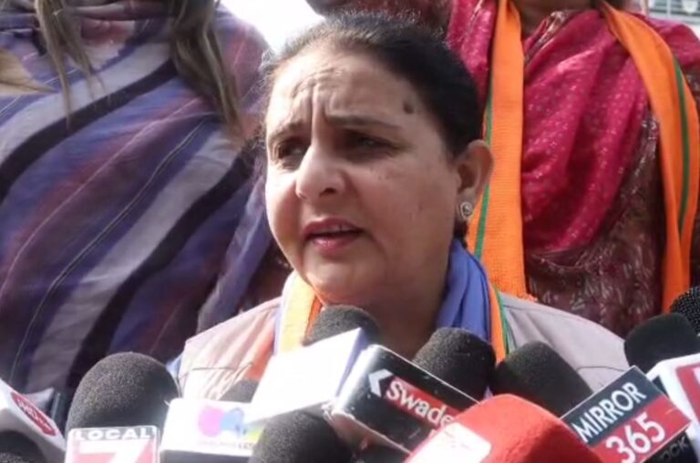 ਚੰਡੀਗੜ੍ਹ ’ਚ ਭਾਜਪਾ ਮਹਿਲਾ ਮੋਰਚਾ ਦਾ ਪ੍ਰਦਰਸ਼ਨ; ਔਰਤਾਂ ਦੇ ਖਾਤਿਆਂ ’ਚ 1000 ਰੁਪਏ ਪਾਉਣ ਦੀ ਮੰਗ