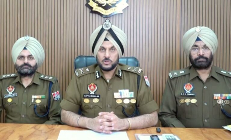 ਅੰਮ੍ਰਿਤਸਰ ਪੁਲਿਸ ਦੀ ਨਸ਼ਿਆਂ ਖਿਲਾਫ ਵੱਡੀ ਕਾਰਵਾਈ; 3 ਕਿਲੋ 120 ਗ੍ਰਾਮ ਹੈਰੋਇਨ ਸਮੇਤ ਤਿੰਨ ਗ੍ਰਿਫਤਾਰ; ਪਾਕਿਸਤਾਨੀ ਹੈਂਡਲਰ ਤੋਂ ਮਿਲਦੇ ਸਨ ਨਿਰਦੇਸ਼