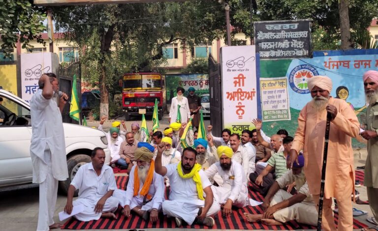 ਮੌੜ ਮੰਡੀ ਨਗਰ ਕੌਂਸਲ ਦਫਤਰ ਅੱਗੇ ਧਰਨਾ; ਸੀਵਰੇਜ ਸਮੱਸਿਆ ਨੂੰ ਲੈ ਕੇ ਕੀਤੀ ਨਾਅਰੇਬਾਜ਼ੀ