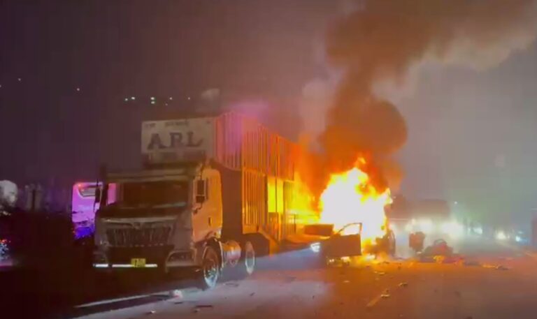 ਜਲੰਧਰ ’ਚ ਸੜਕ ਹਾਦਸੇ ਦੌਰਾਨ ਨੌਜਵਾਨ ਦੀ ਮੌਤ; ਲਵਲੀ ਯੂਨੀਵਰਸਿਟੀ ਨੇੜੇ ਵਾਪਰਿਆ  ਹਾਦਸਾ; ਦੋ ਗੱਡੀਆਂ ਤੇ ਮੋਟਰ ਸਾਈਕਲ ਵਿਚਾਲੇ ਹੋਈ ਟੱਕਰ