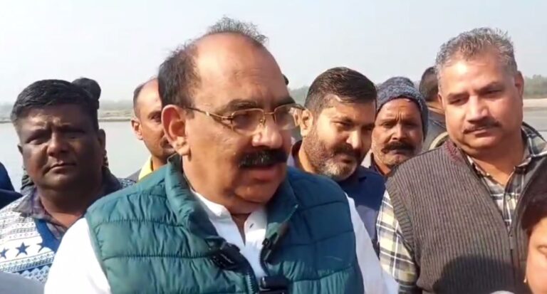 ਪਠਾਨਕੋਟ ’ਚ ਧੜੱਲੇ ਨਾਲ ਹੋ ਰਹੀ ਨਾਜਾਇਜ਼ ਮਾਇਨਿੰਗ; ਅਸ਼ਵਨੀ ਸ਼ਰਮਾ ਨੇ ਰਾਵੀ ਦਰਿਆ ਦਾ ਕੀਤਾ ਦੌਰਾ; ਮਾਇਨਿੰਗ ਨੂੰ ਲੈ ਕੇ ਸਰਕਾਰ ਵੱਲ ਸਾਧੇ ਨਿਸ਼ਾਨੇ