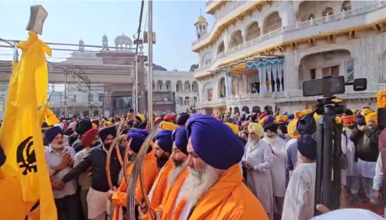 ਸ੍ਰੀ ਅਕਾਲ ਤਖਤ ਸਾਹਿਬ ਵਿਖੇ ਸਜਾਇਆ ਨਗਰ ਕੀਰਤਨ; ਖਾਲਸਾਈ ਜਾਹੋ ਜਲਾਹ ਨਾਲ ਹੋਈ ਆਰੰਭਤਾ; ਗੁਰਦੁਆਰਾ ਗੁਰੂ ਕੇ ਮਹਿਲ ਪਹੁੰਚ ਕੇ ਹੋਈ ਸਮਾਪਤੀ