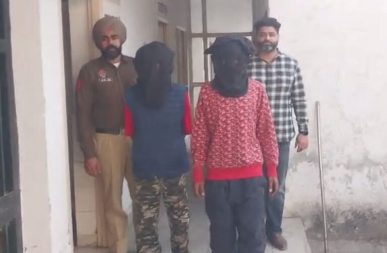 ਮੋਗਾ ਪੁਲਿਸ ਵੱਲੋਂ ਦੋ ਝੋਨਾ ਚੋਰ ਗ੍ਰਿਫਤਾਰ; ਚੱਲਦੇ ਟਰੱਕ ’ਚੋਂ ਚੋਰੀ ਕੀਤੀ ਸੀ ਝੋਨੇ ਦੀ ਬੋਰੀ; ਵੀਡੀਓ ਵਾਇਰਲ ਹੋਣ ਬਾਅਦ ਕੀਤੀ ਕਾਰਵਾਈ